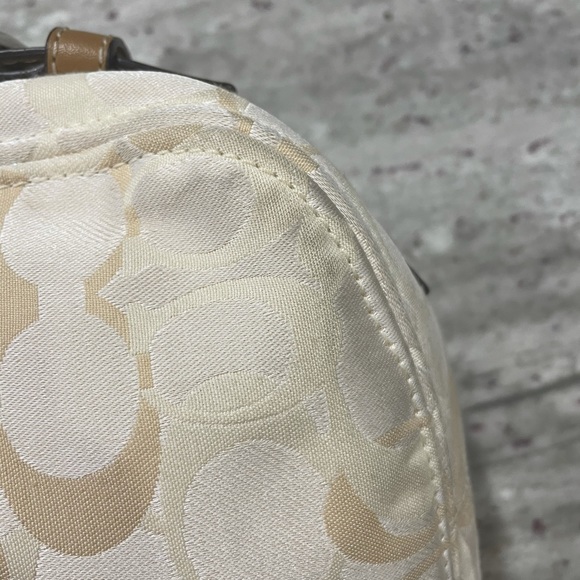 Coach Zoe Shoulder Bag - Cream/Tan Authentic - Picture 4 of 16
